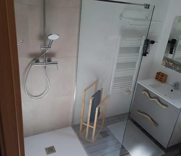 Maison De Avec Piscine Proche Et Montagne 펜션 *