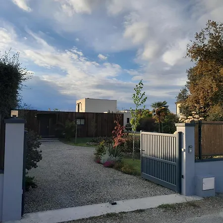 Holiday home Maison De Avec Piscine Proche Et Montagne *